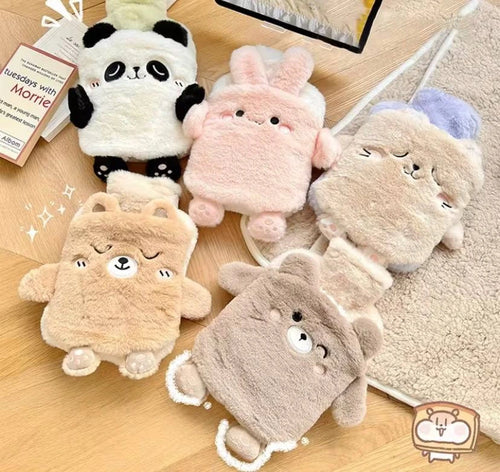 Plusieurs bouillottes peluche en formes d’animaux, dont un ours beige et un ours gris